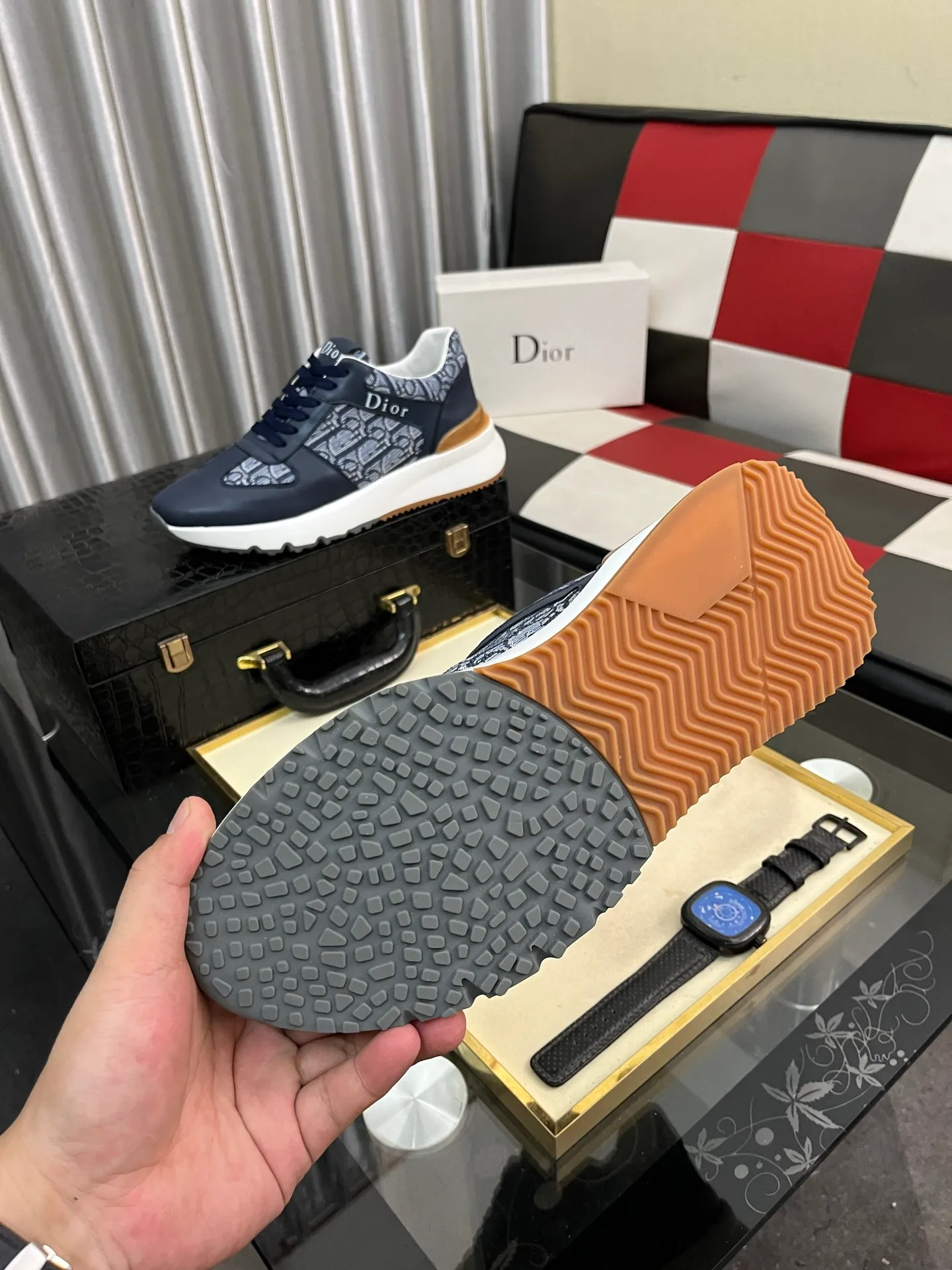 Men's Men's Shoes 💰458⌚️⌚️Dior [Dior] men's casual and trendy shoes are on the market! Strong British fashion style, the upper is made of nubuck leather with printed fabrics, comfortable pigskin lining, and original molded outsole. Designed by European and American masters, the perfect shape creates high quality, super versatile and very comfortable. High-end without losing taste, fashionable and novel! Code number: 38～443️⃣Colors available